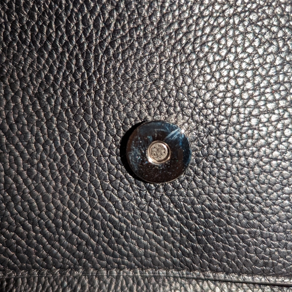 DKNY black leather fanny pack ...small in size .... Great condition .. like new - Picture 5 of 5